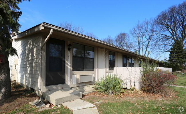 Building Photo - Camellia Court