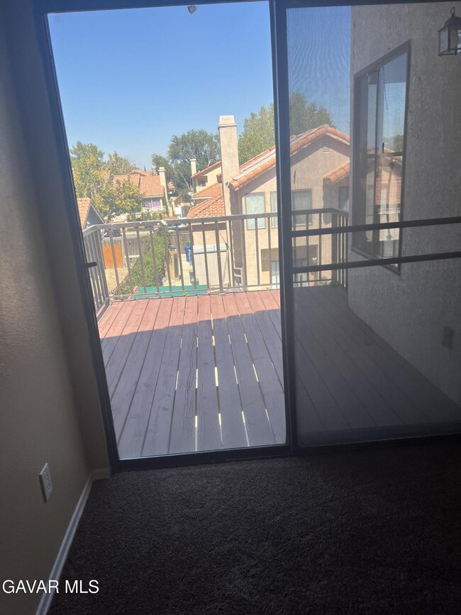 Building Photo - 325 Rainbow Terrace