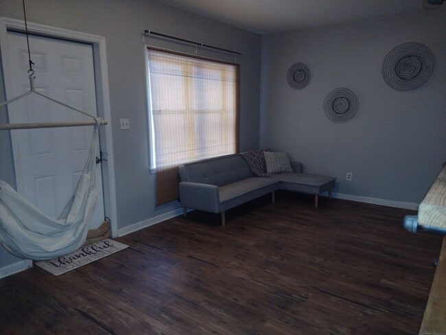 Building Photo - Beautifully renovated 4 bed 5 bath condo with a private back yard