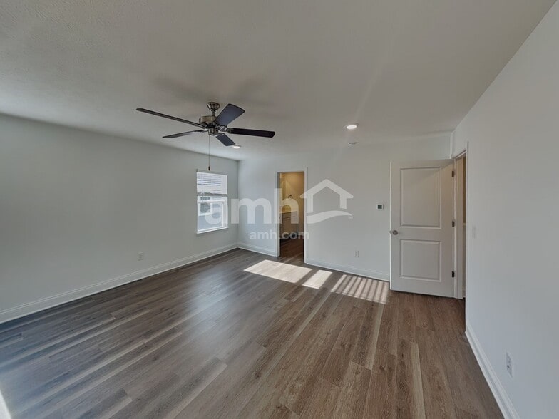 Building Photo - 998 Heritage Blvd