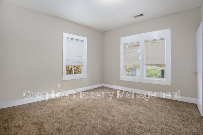 Building Photo - 109 59th St