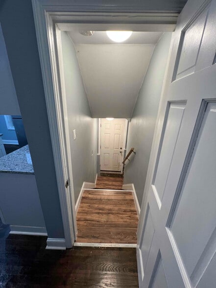 Building Photo - 267 Sargeant St