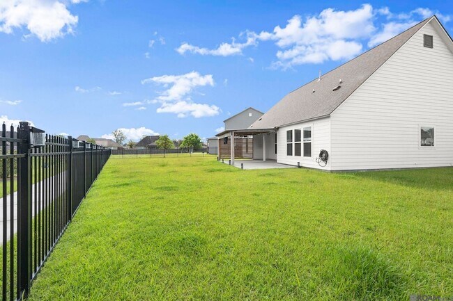 Building Photo - 39262 Bridge Path Ln