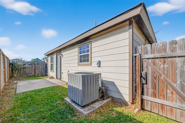 Building Photo - 2614 Skyview Crest Ct