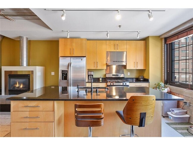 Building Photo - 525 N 3rd St