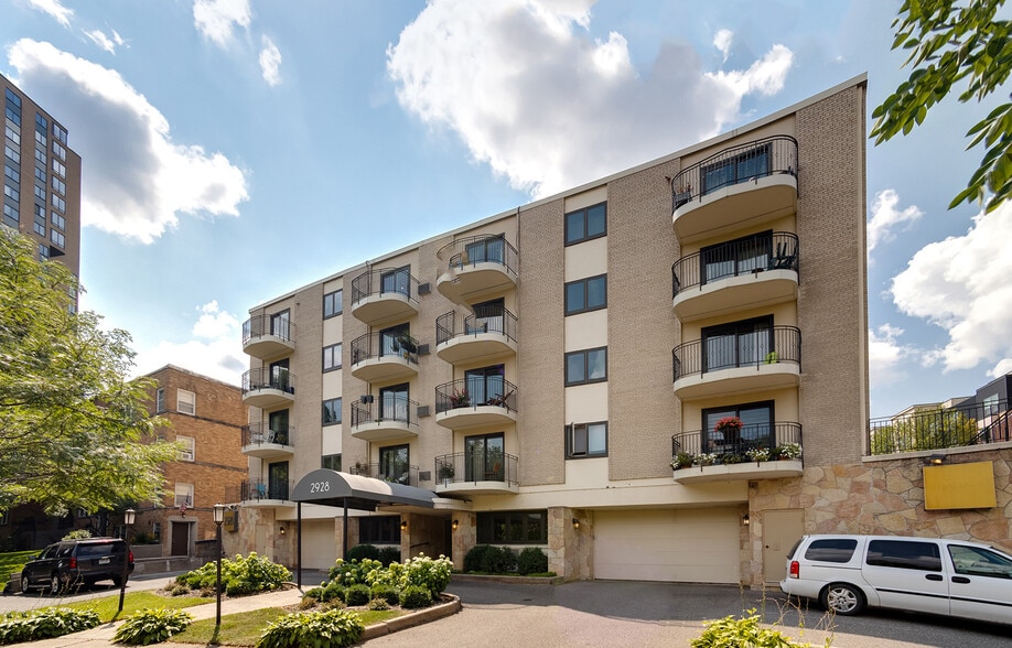 5th Floor views of lake and trails - 2928 Dean Pky