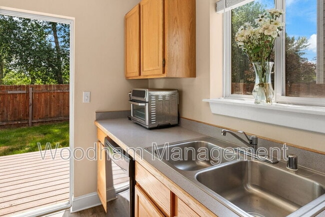 Building Photo - 306 Golden Valley Dr