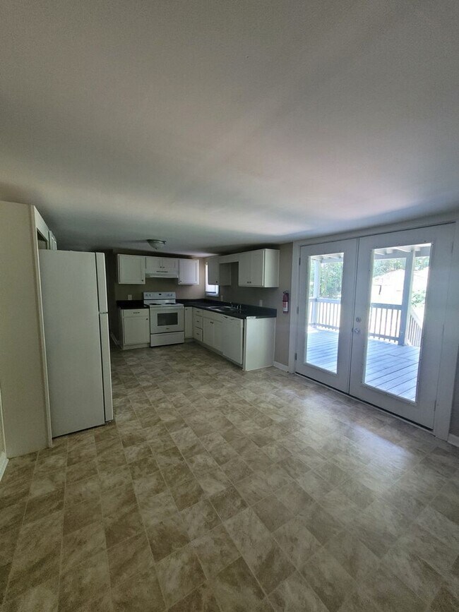 Building Photo - PRE-LEASING-Now Leasing- Madison Co. –COLB...