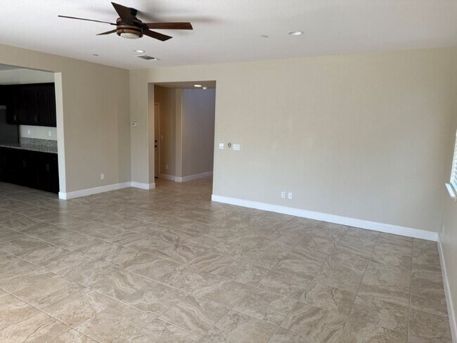 Building Photo - Newer Modern 4 Bedroom 3.5 Bath w/ Bedroom...