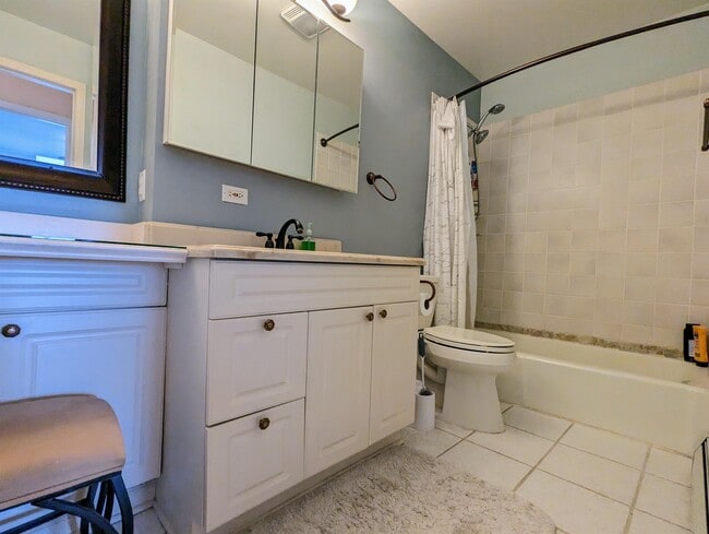 Building Photo - 159 E Mill St