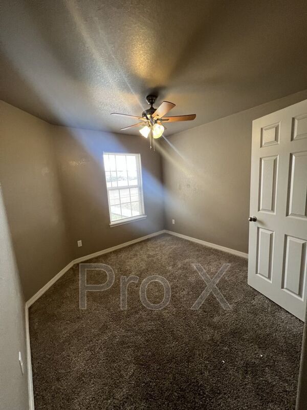 Building Photo - 2016 S Highview Ave