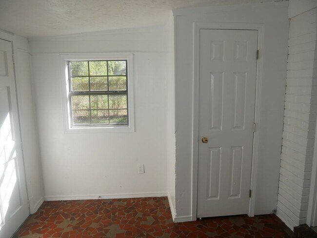 Building Photo - 5800 Dover Dr