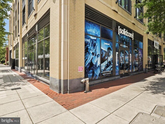 Building Photo - 811 Gibbon St