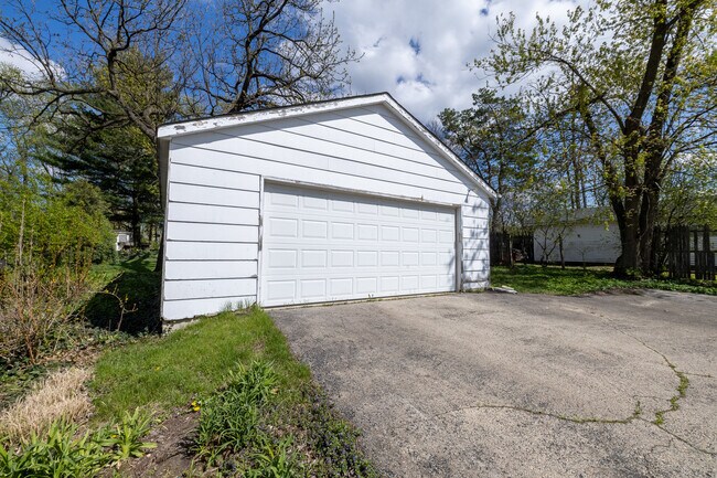 Building Photo - 4231 Belle Aire Ln