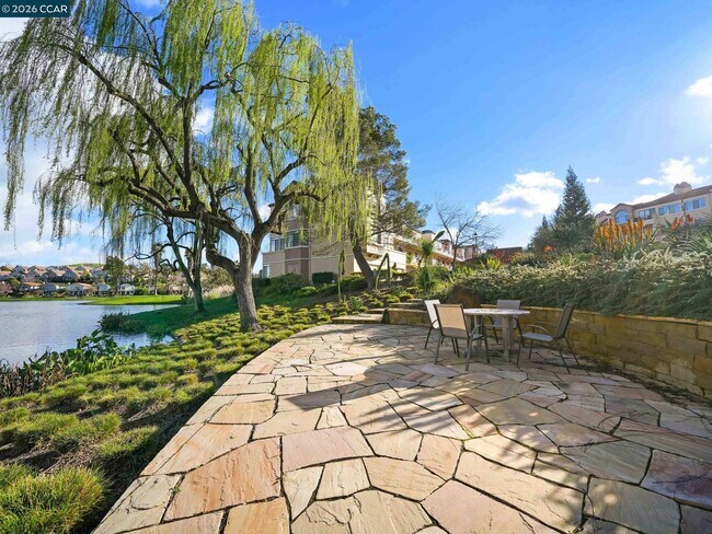 Building Photo - 30 Eagle Lake Pl