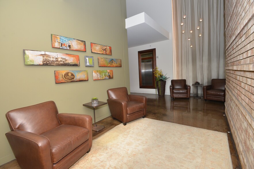 Community Area - 845 Fort Stockton Dr