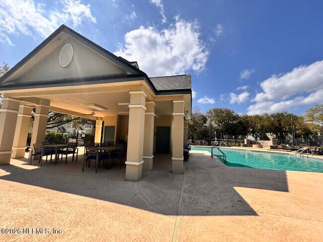 Building Photo - 13703 Richmond Park Dr N