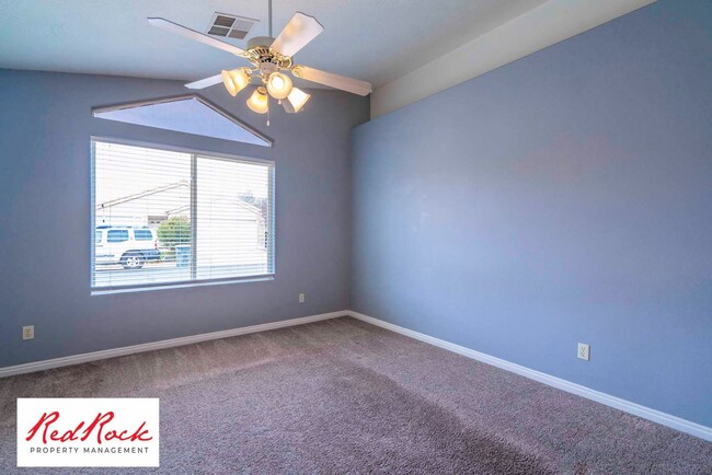 Building Photo - Dog Friendly - 3 Bedroom, 2 Bathroom Prope...