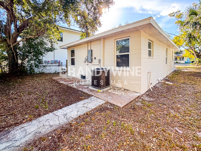 Building Photo - 2911 6th Ave S