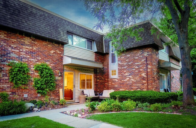 Building Photo - 531 Longshore Dr