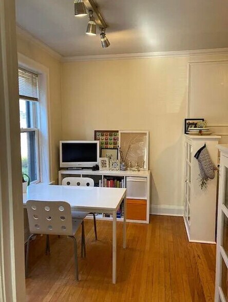 Building Photo - 1500 W Chase Ave