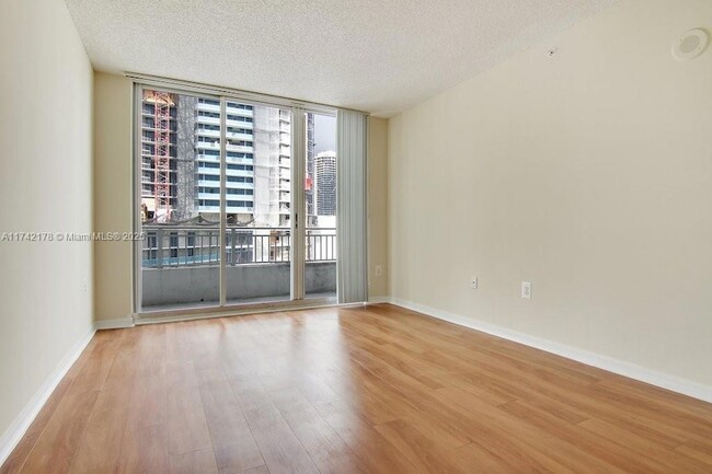 Building Photo - 1111 Brickell Bay Dr