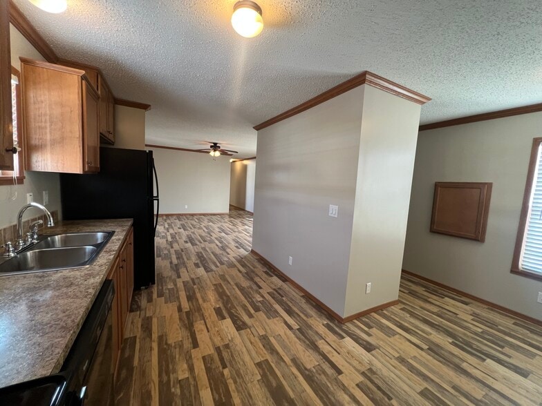 Building Photo - 143 Smokey Hill River Ct