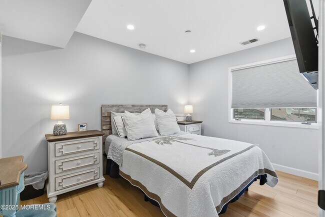 Building Photo - 132 Sampson Ave