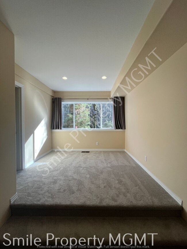 Building Photo - single house