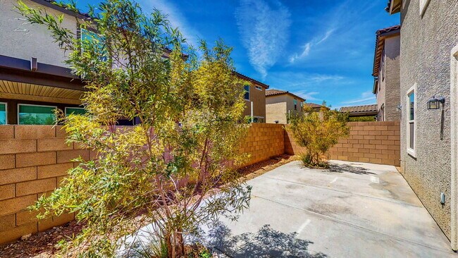 Building Photo - Beautiful 4-bedroom, 3-bath home with a loft.