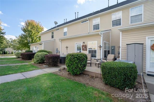 Building Photo - 15316 Crossing Gate Dr