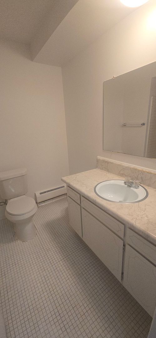Building Photo - 2 bed 2 bath condominium