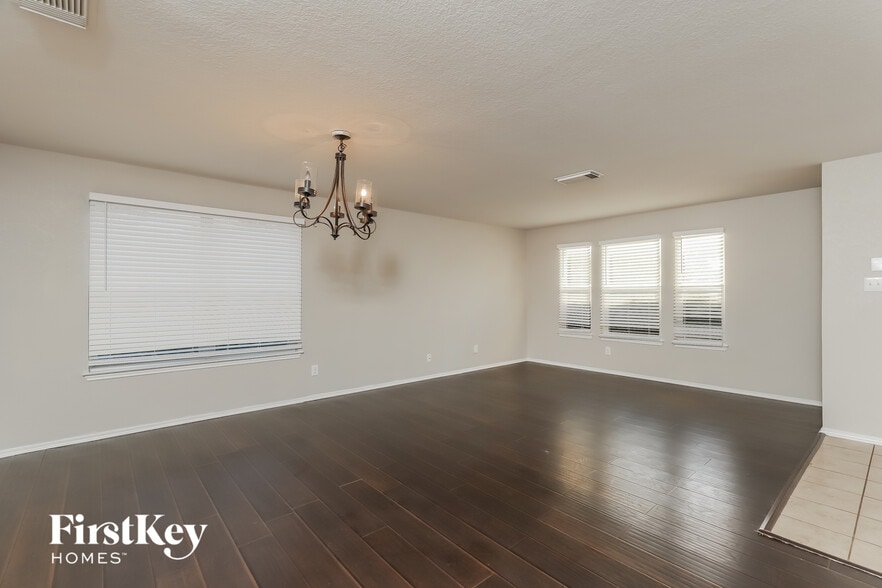 Building Photo - 11019 Forest Shower