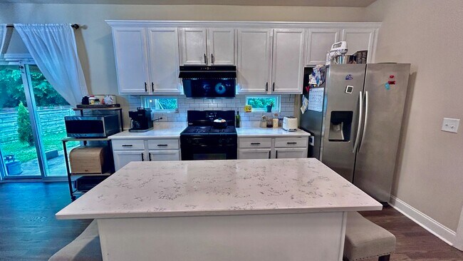 Building Photo - 4209 Longfellow Dr