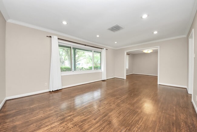 Building Photo - 4422 Nenana Dr