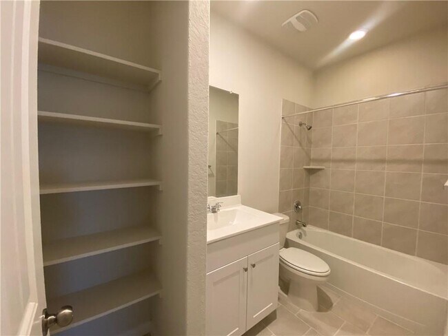 Building Photo - 322 Northshore None