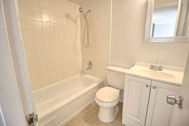 Building Photo - 1300 E Muriel St