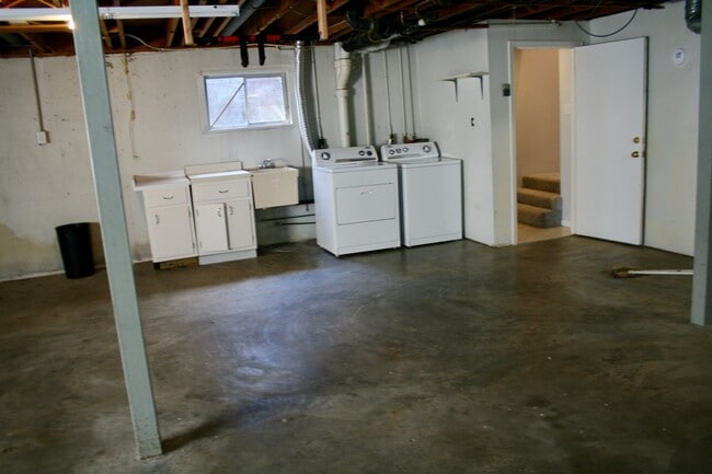 Building Photo - Lansdowne home with easy access to Nicholasville Rd  260602