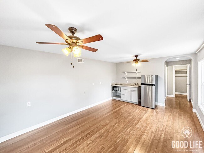 Building Photo - Beautiful 4BD/2.5 BA W/ Updated Bathrooms, A/C, and a Large Backyard in El Cerrito!