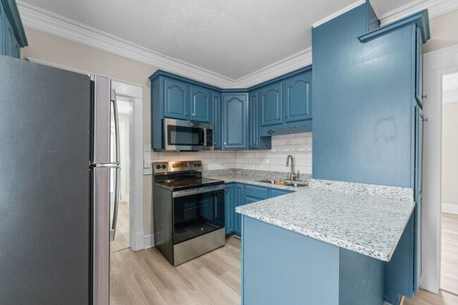 Building Photo - 703 Hamilton Ave