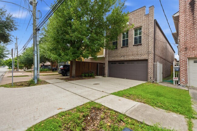 Building Photo - 5929 Kansas St