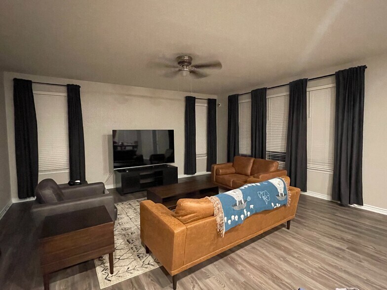 Downstairs living room - 3259 Comanche Xing