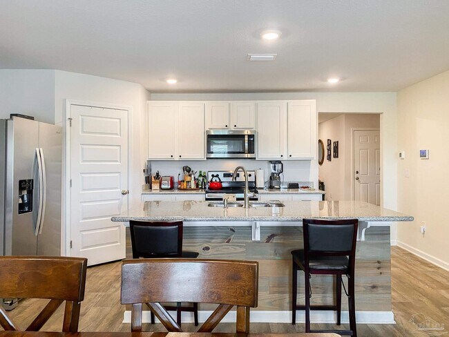 Building Photo - 5601 Guinevere Ln