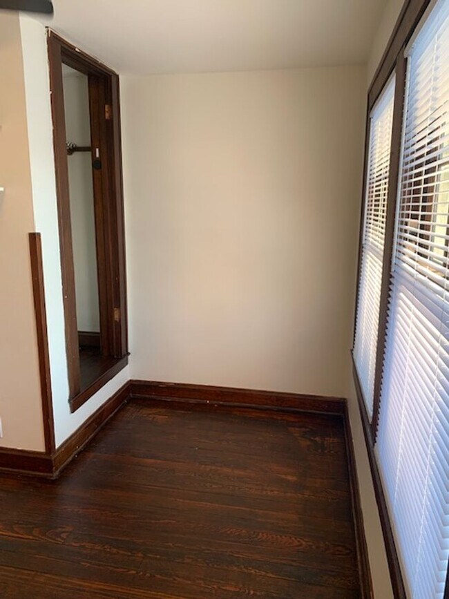 Building Photo - Spacious 5-Bedroom, 2-Bath Home with Class...