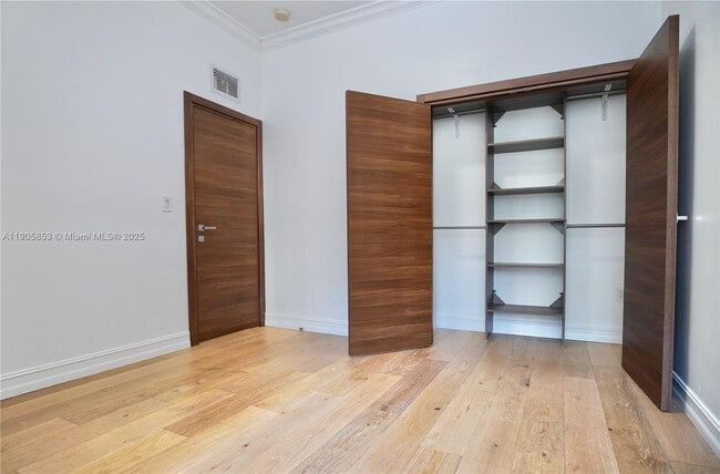 Building Photo - 615 Santander Ave