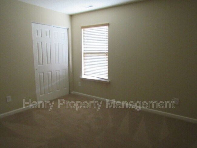 Building Photo - 125 Kellerhis Dr