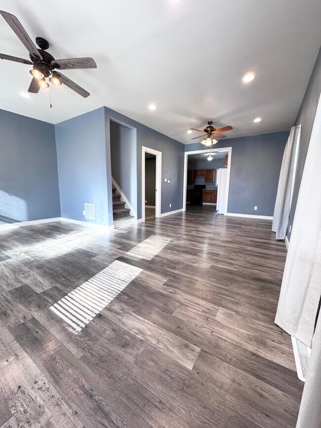 Building Photo - 408 Ave