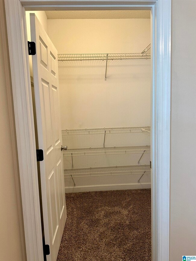 Building Photo - 208 Sterling Oaks Dr