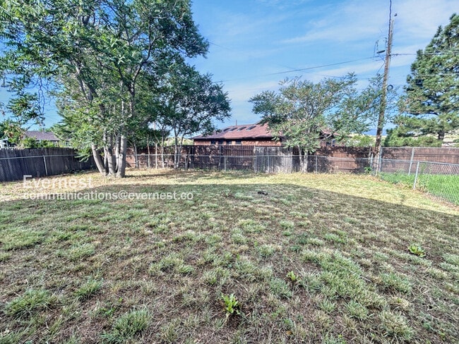 Building Photo - 1418 Luna Dr