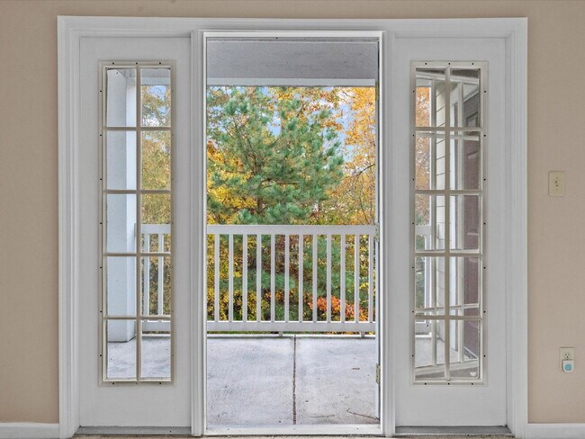 Building Photo - 704 Bristol Village Dr